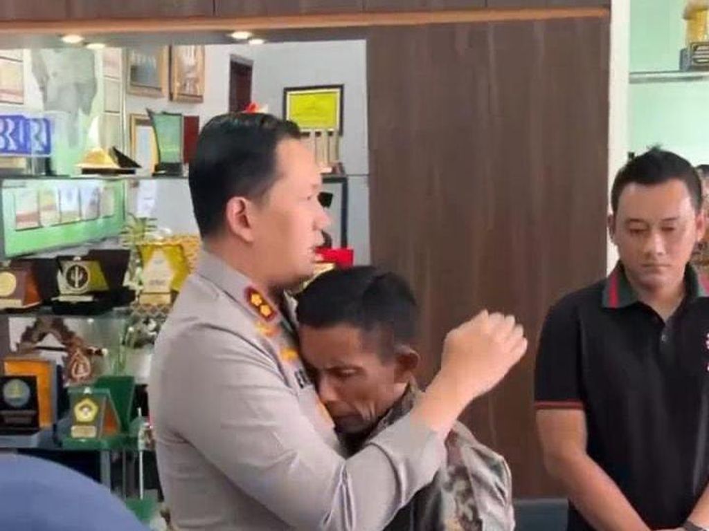 Kesaksian Penjaga Palang Pintu: Momen Genting Dua Kereta Api di Magetan
